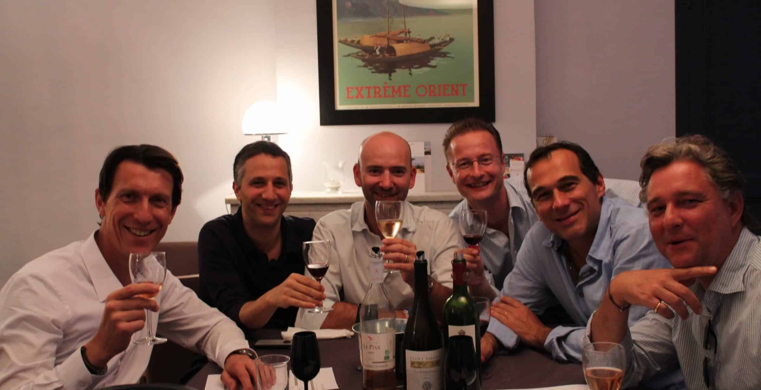 Dégustation de vins entre amis